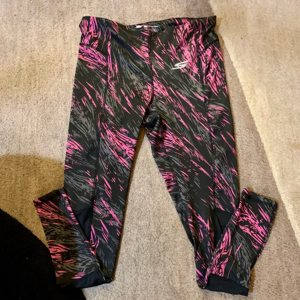 LN SKETCHER PERFORMANCE ATHLETIC WEAR. HIGH WAISTED. NO ROLL ELASTIC WAISTBAND.